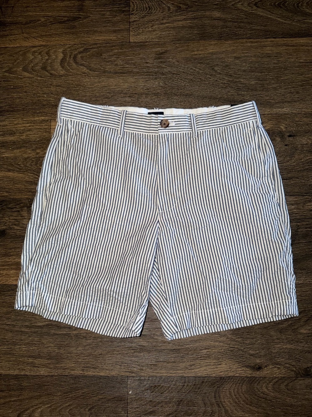 J. Crew Navy and White Seersucker Stripe 7”  Shorts 29 W NWT